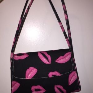 Super cute black and pink kiss print purse!